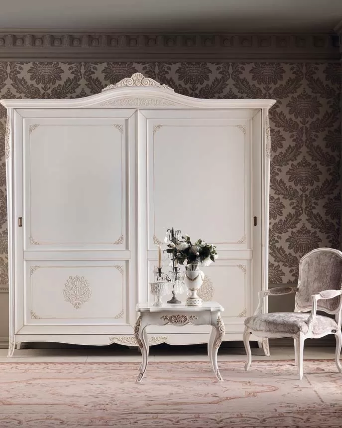 Gran Guardia hand-carved wardrobe with two sliding doors by Francesco Pasi, classic Italian style