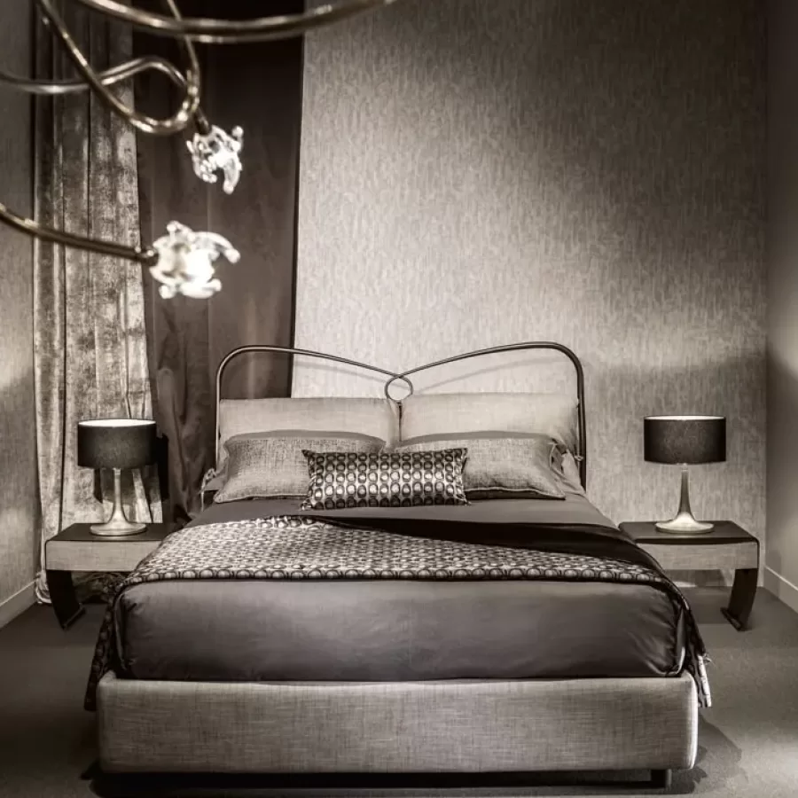 St. Tropez Padded Frame Bed by Cantori, luxury king size bed, for 160 or 180 x 200 cm mattresses