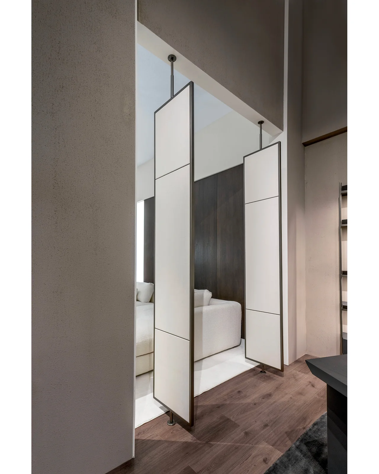 Eleonor screen by Cantori, in an interior setting, photo 3 of 3