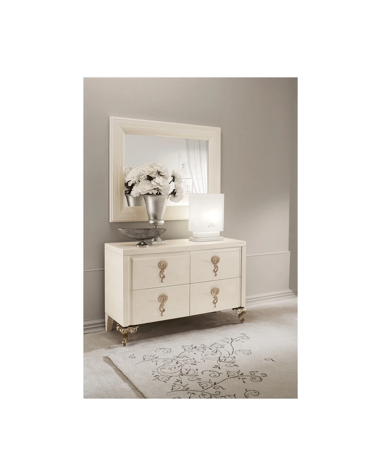 George chest of drawers by Cantori, in an interior setting, photo 2 of 3