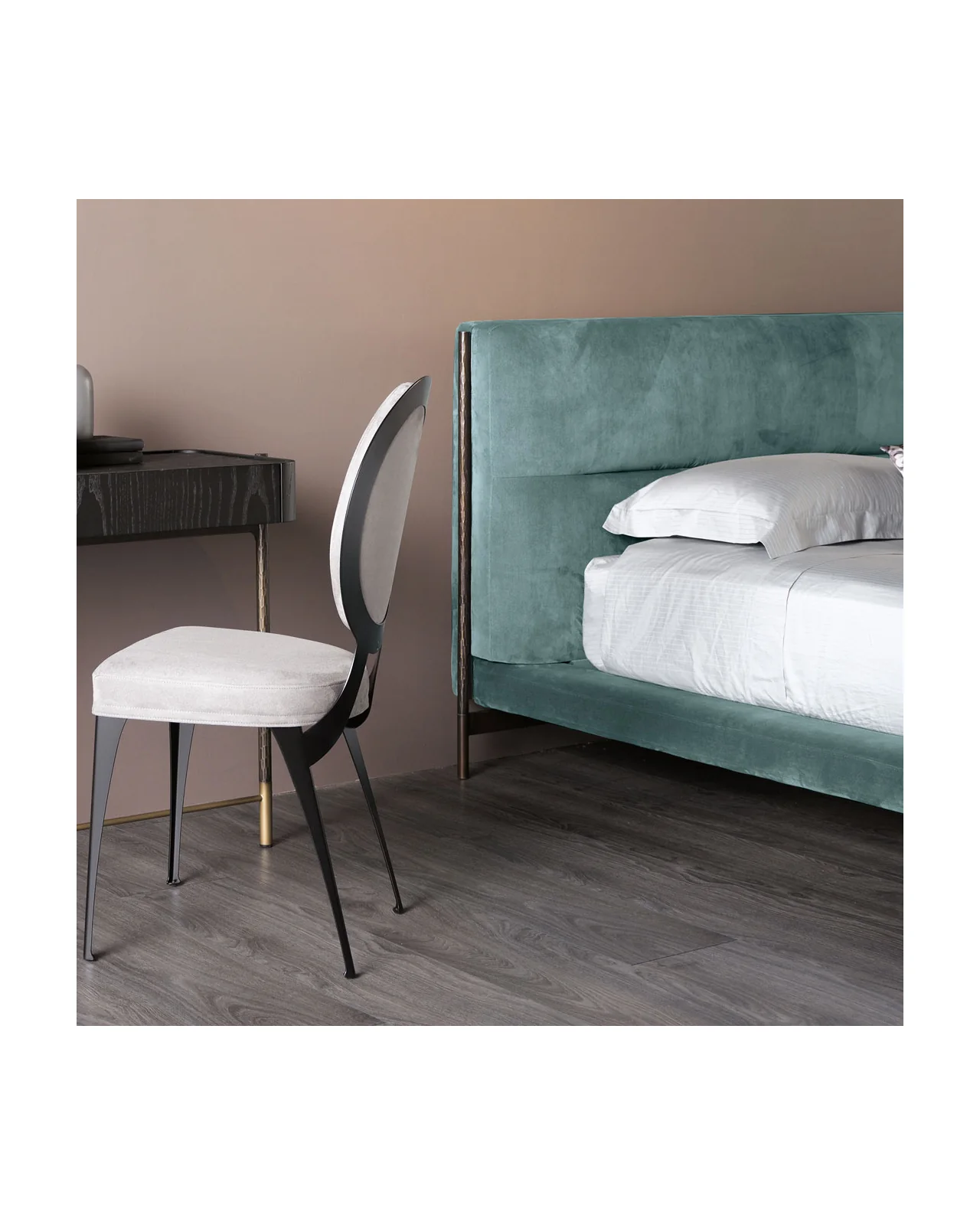 Shanghai bed by Cantori, in an interior setting, photo 2 of 5
