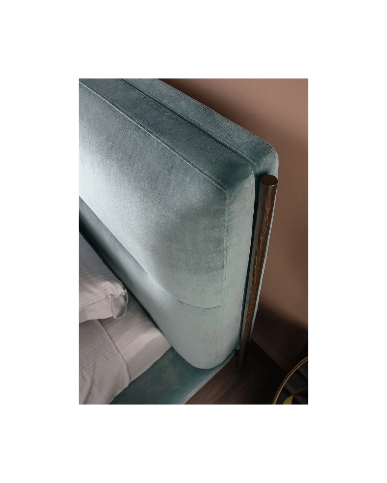 Shanghai bed by Cantori, in an interior setting, photo 5 of 5