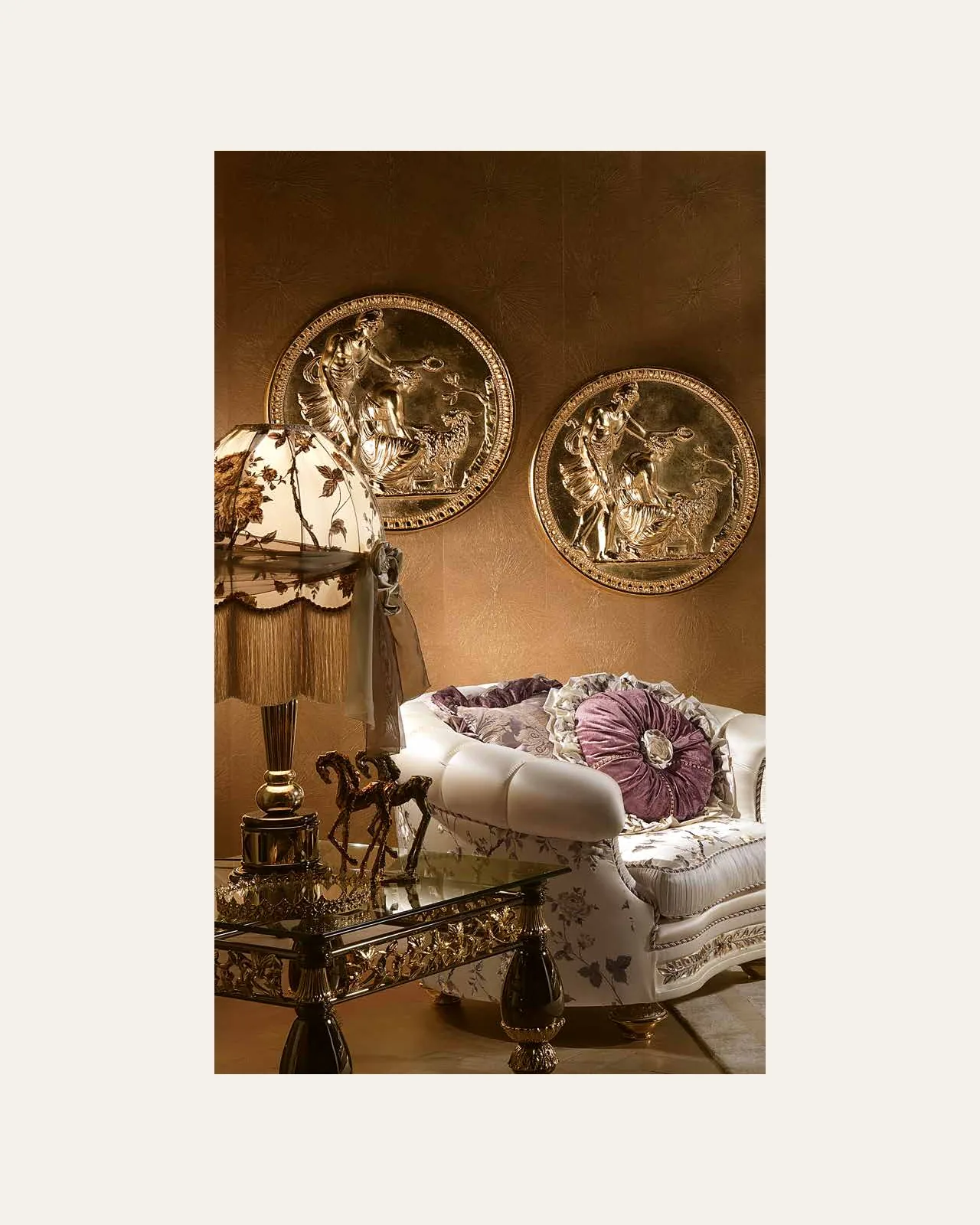 Poltrona Aida AD071, collezione Aida di Cappelletti, poltrona classica italiana in un soggiorno classico, foto 4 di 6