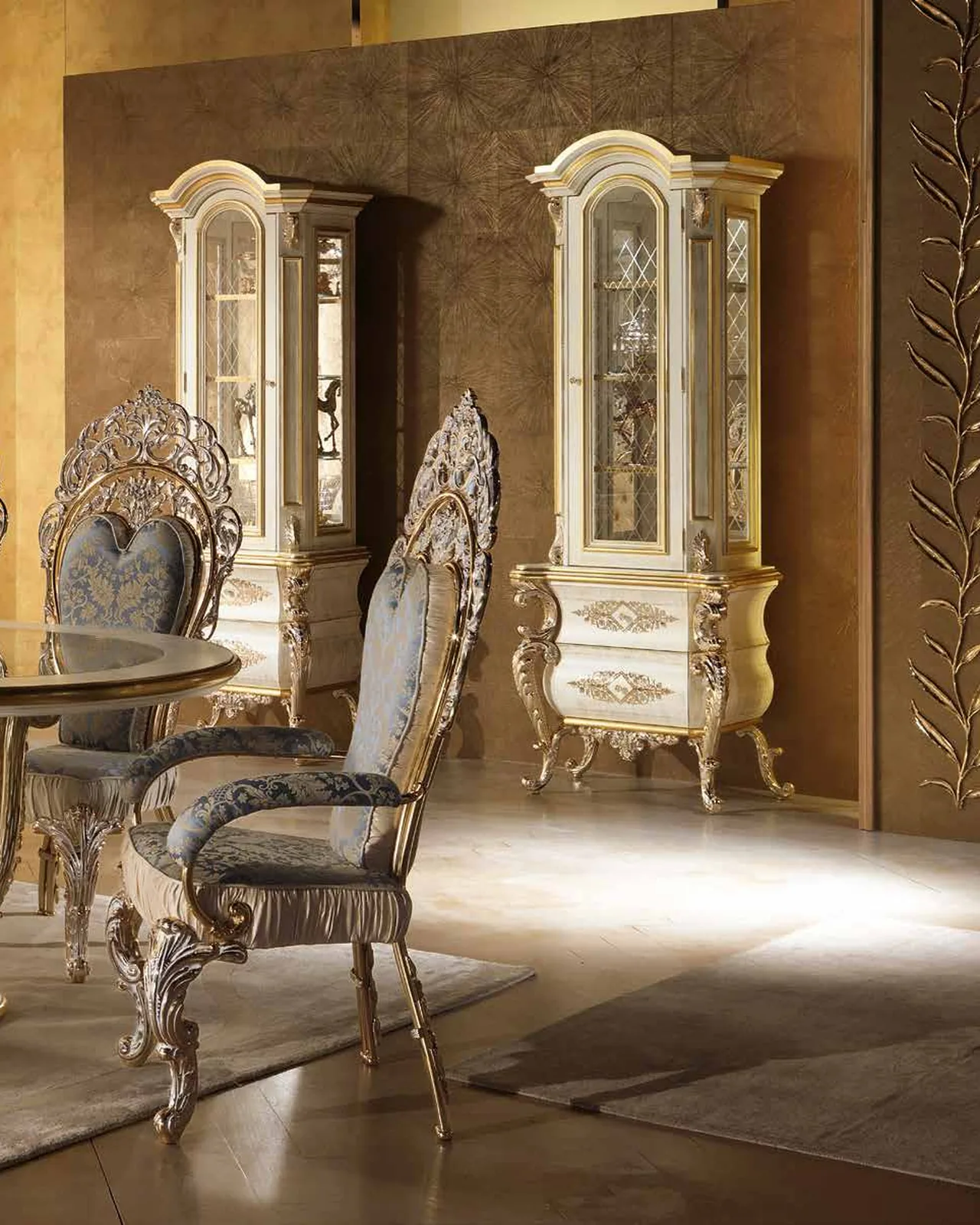 Sedia da pranzo Aida in metallo RY013, collezione Aida di Cappelletti, sedia da pranzo classica italiana in una sala da pranzo classica, foto 5 di 6