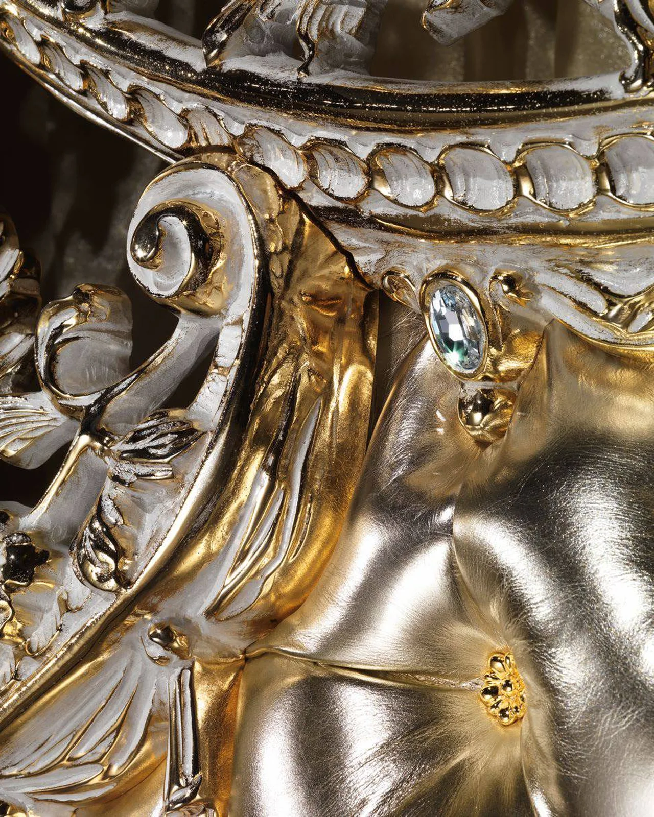 Royal Bedside Table RY002, Cappelletti Royal collection, classic Italian bedside table in a classic bedroom setting, photo 2 of 5