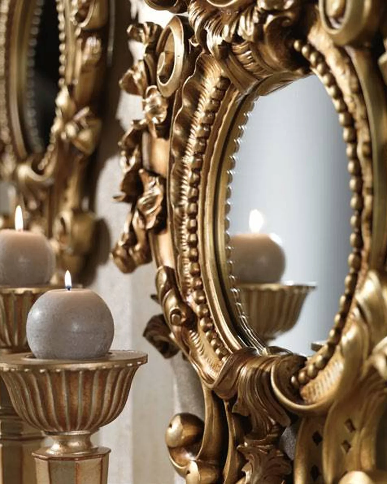 Royal Small Mirror RY007, Cappelletti Royal collection, classic Italian mirror product view, photo 1 of 2