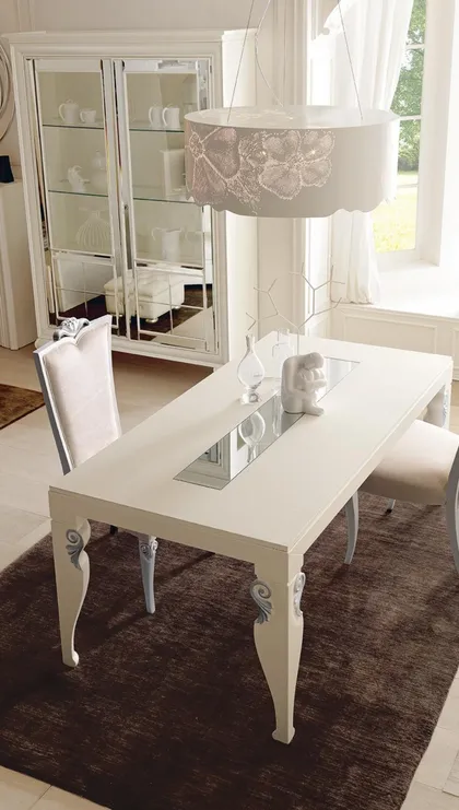 Arredamento classico italiano per la sala da pranzo, tavolo da pranzo italiano