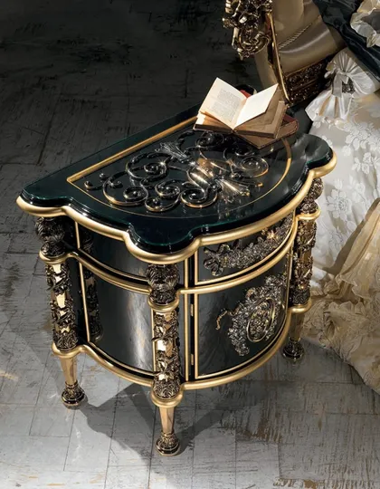 Comodino, mobili classici